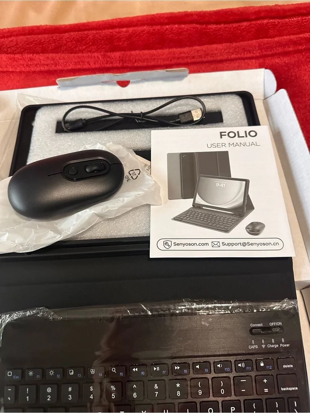 Case with Keyboard 3-Speed Mouse, 11-inch case , Detachable Magnetic Keyboard